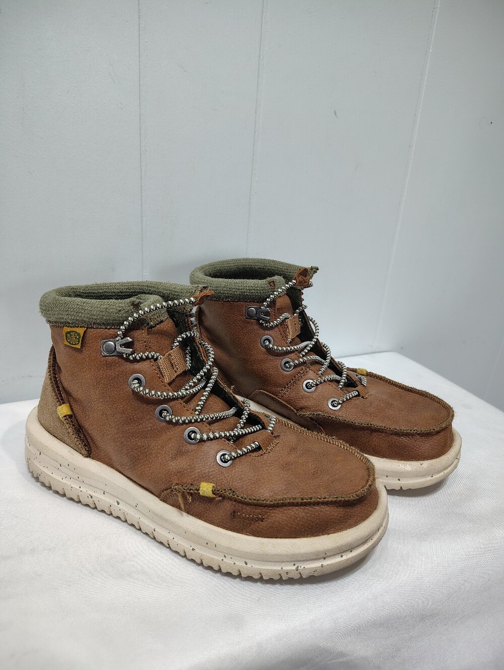 HEYDUDE Bradley Youth Leather Chukka Boots Size 4Y Brown Tan